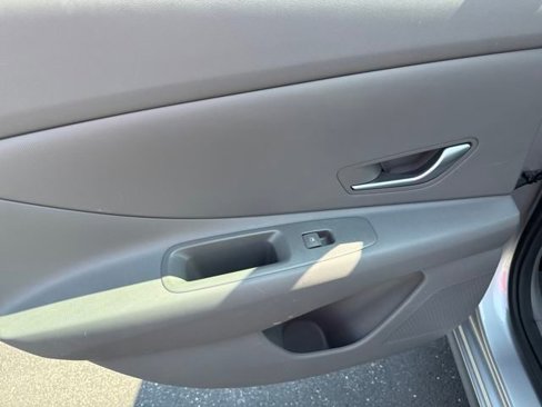 Used 2023 Hyundai Elantra SEL image 11