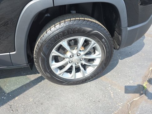 Used 2019 Jeep Cherokee Latitude Plus w/ Comfort/Convenience Group image 54