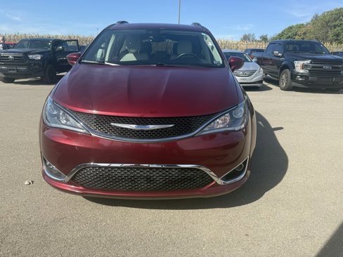 Used 2018 Chrysler Pacifica Touring-L Plus image 2