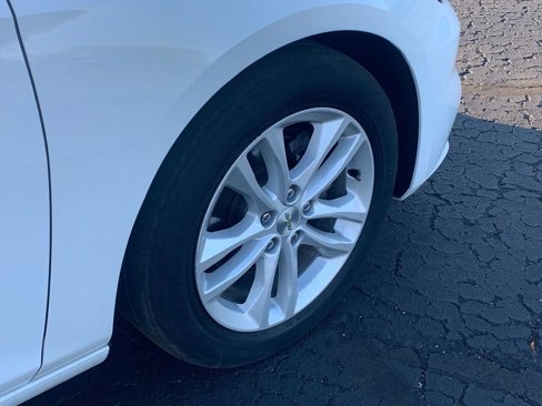 Used 2018 Chevrolet Malibu LT image 8