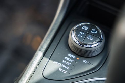 Used 2019 Jeep Cherokee Trailhawk image 28