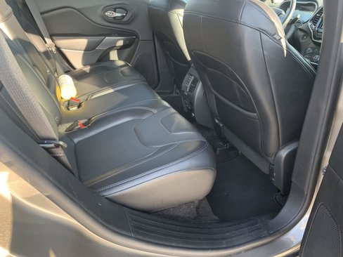 Used 2019 Jeep Cherokee Limited image 12