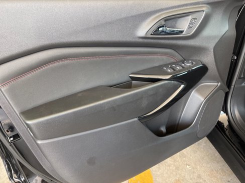 New 2025 Chevrolet Trax RS w/ Sunroof Package image 5
