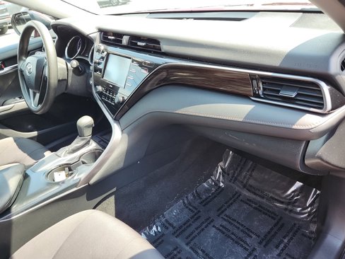 Used 2020 Toyota Camry LE image 26