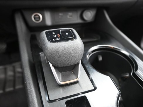 Used 2022 Nissan Rogue SV image 16