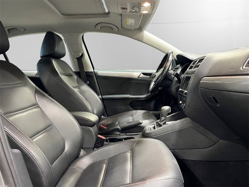 Used 2017 Volkswagen Jetta SE image 14