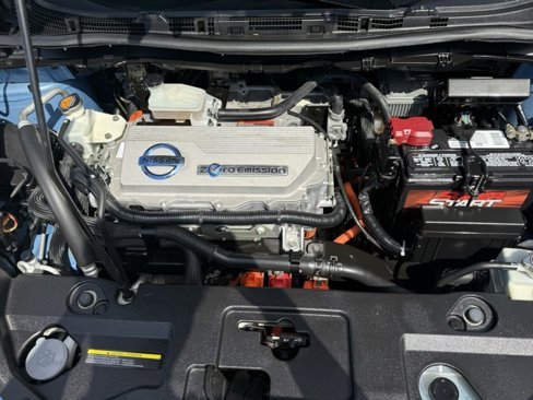 Used 2011 Nissan Leaf SL image 27