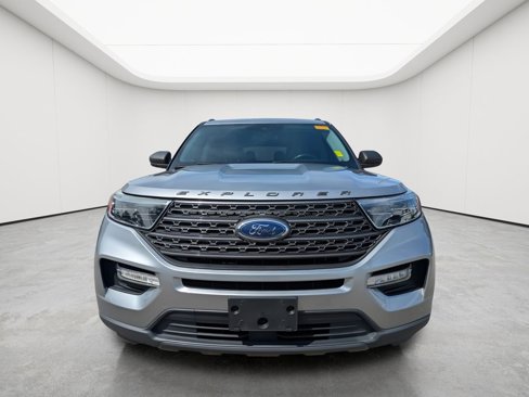 Used 2021 Ford Explorer XLT w/ Equipment Group 202A image 3