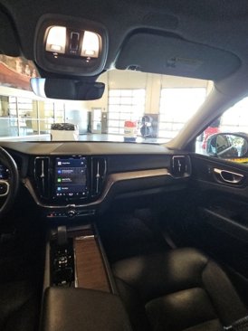 Used 2022 Volvo XC60 B5 Momentum image 25
