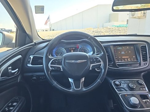 Used 2015 Chrysler 200 Limited w/ Convenience Group image 2