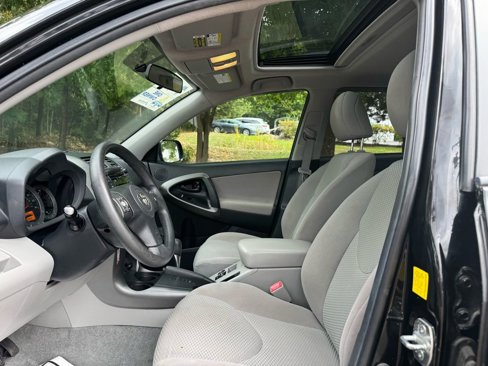Used 2011 Toyota RAV4 2WD image 15