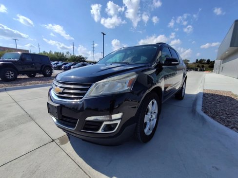 Used 2017 Chevrolet Traverse LT w/ Style and Technology Package image 2