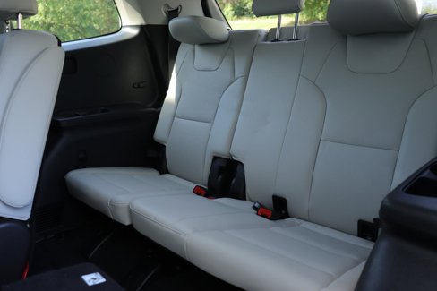 Used 2023 Kia Telluride EX w/ EX Captain's Chair Package image 16