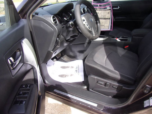 Used 2012 Nissan Rogue SV image 2