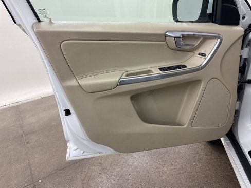 Used 2015 Volvo XC60 T6 Platinum image 30