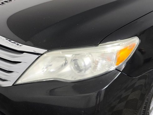 Used 2011 Toyota Avalon Limited image 12