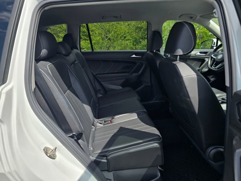 Used 2022 Volkswagen Tiguan SE image 48