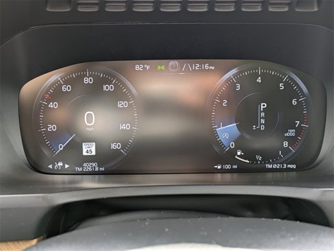 Certified 2022 Volvo XC90 T6 Momentum w/ Climate Package image 28