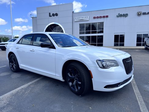 Used 2023 Chrysler 300 Touring w/ Sport Appearance Package image 29