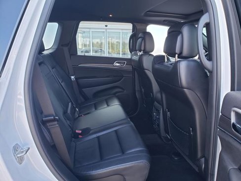 Used 2018 Jeep Grand Cherokee Limited image 18