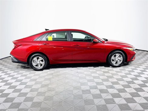 New 2025 Hyundai Elantra SE image 5