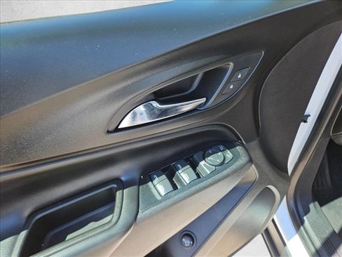 Used 2019 Chevrolet Equinox LT w/ Driver Convenience Package image 12