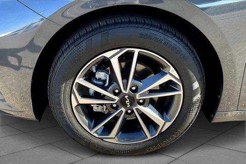 Used 2023 Kia Forte LXS image 10