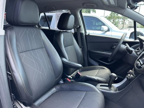 Used 2022 Chevrolet Trax LT w/ Sport Edition image 24