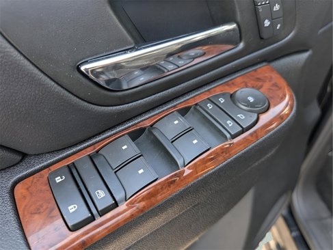 Used 2011 GMC Yukon XL SLT w/ SLT-2 Equipment Package image 12