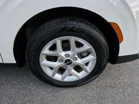 Certified 2022 Kia Soul LX w/ Technology Package image 12