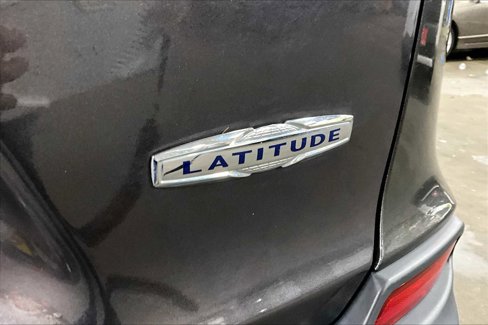 Used 2019 Jeep Cherokee Latitude Plus w/ Cold Weather Group image 9