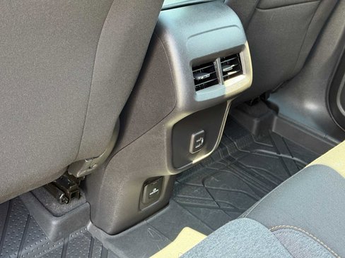 Used 2024 Chevrolet Equinox LT image 23