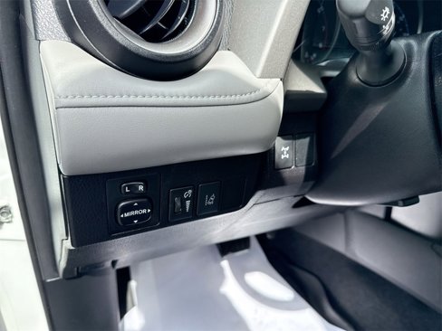 Used 2018 Toyota RAV4 XLE image 20