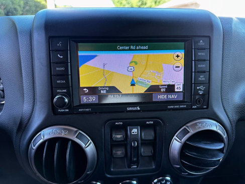 Used 2018 Jeep Wrangler Unlimited Sahara image 29