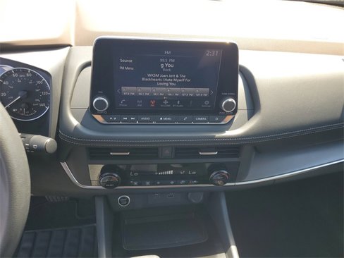 Used 2023 Nissan Rogue SV image 15