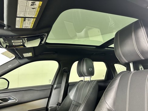 Used 2019 Land Rover Range Rover Velar R-Dynamic SE image 13
