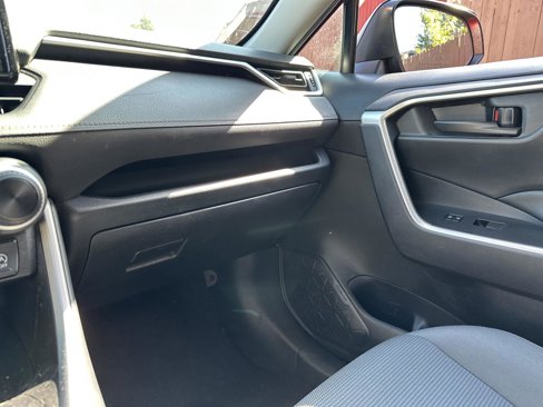 Used 2020 Toyota RAV4 LE image 21