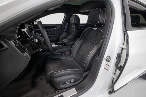 Used 2021 Bentley Flying Spur V8 image 38