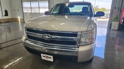 Used 2008 Chevrolet Silverado 1500 LT w/ Suspension Package, Off-Road image 2