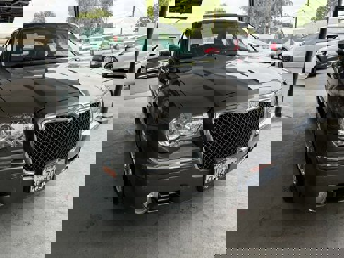 Used 2009 Chrysler 300 C image 9
