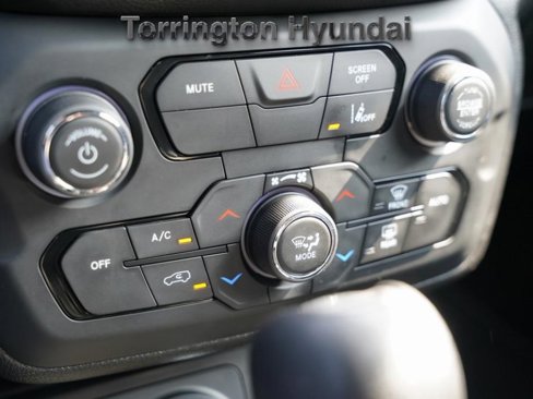 Used 2021 Jeep Renegade Latitude image 26