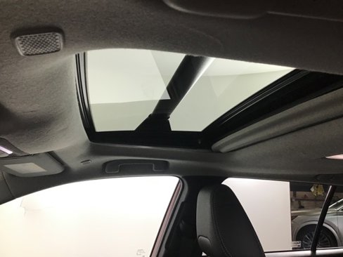 Used 2023 Toyota Corolla Cross XLE image 13