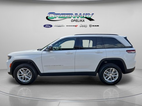 New 2025 Jeep Grand Cherokee Laredo image 4