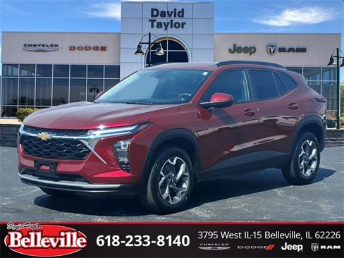 Used 2025 Chevrolet Trax LT image 1