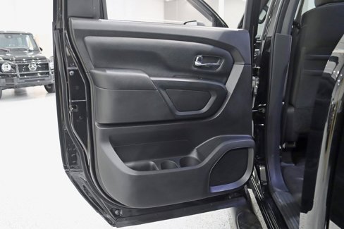 Used 2018 Nissan Titan SV w/ SV Convenience Package image 29