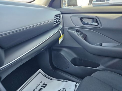 New 2025 Nissan Rogue S image 40