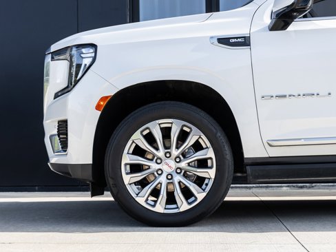 Used 2022 GMC Yukon Denali w/ Denali Premium Package image 11