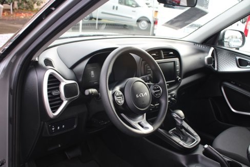 Used 2023 Kia Soul LX image 10