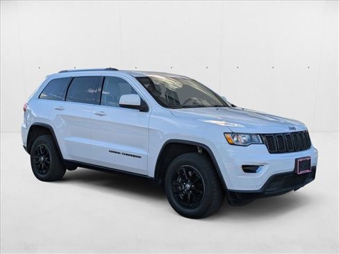 Used 2018 Jeep Grand Cherokee Laredo image 3