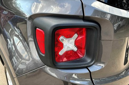 Used 2018 Jeep Renegade Latitude image 26